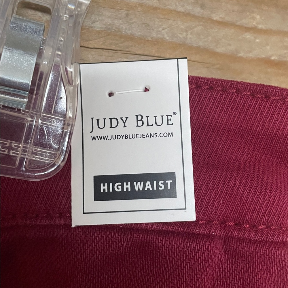 Judy Blue size 13/31 Stretchy Flare Leg Jeans in Red with Heart Shape Pockets - Picture 4 of 13